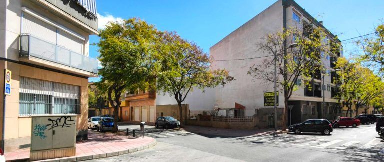 Terreno en venta en calle Lillo Juan